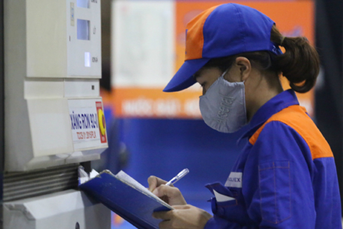 Hôm nay 4 5  Xăng giảm giá với mức cao nhất hơn 1 300 đồng lít