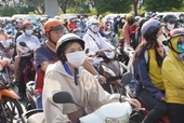 Người dân trở lại làm việc sau kỳ nghỉ lễ, giao thông TP Hồ Chí Minh đông đúc