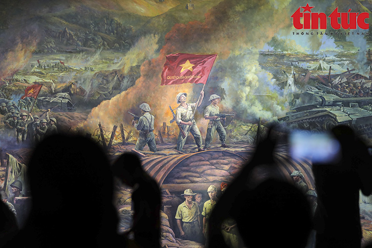 Chiêm ngưỡng bức panorama mô tả toàn bộ chiến dịch Điện Biên Phủ