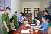 Bắt quả tang đối tượng quốc tịch Lào vận chuyển 2 bánh heroin