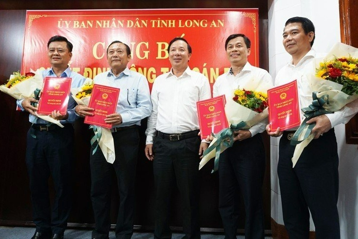 Điều động, bổ nhiệm lãnh đạo các sở, ngành và địa phương tại Long An