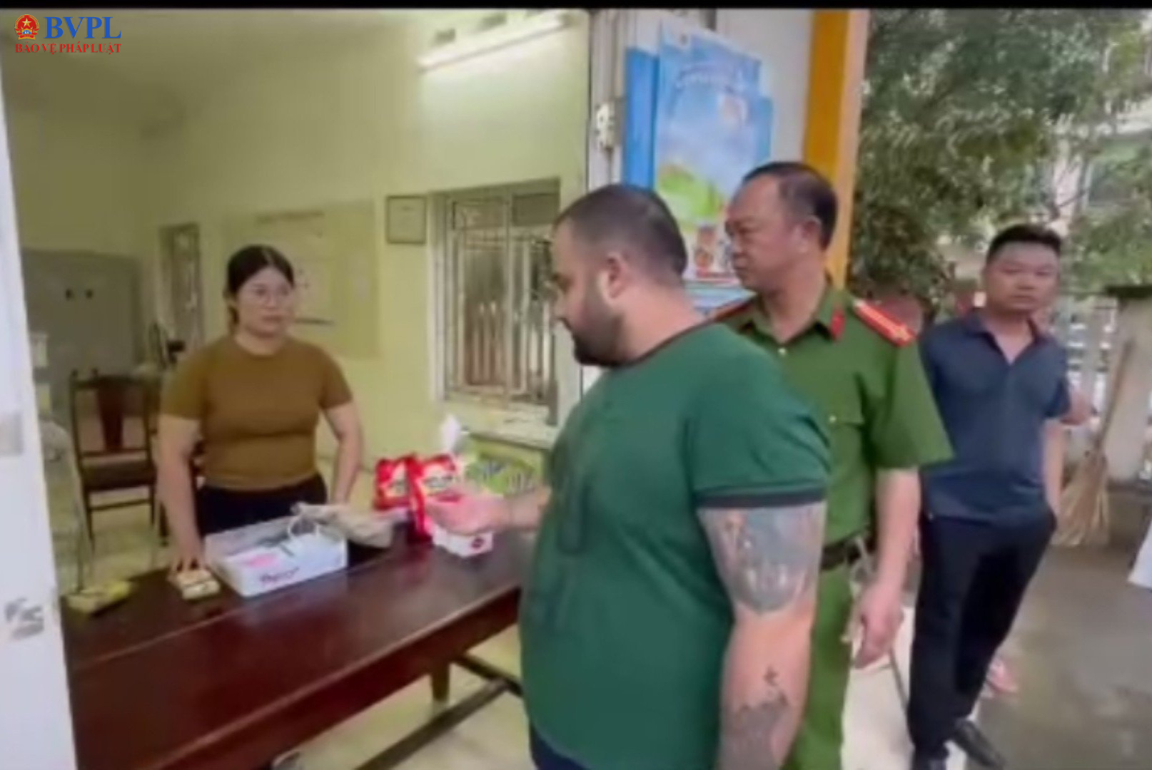 Bắt giữ 3 đối tượng người nước ngoài dùng thủ đoạn tráo tiền để trộm cắp