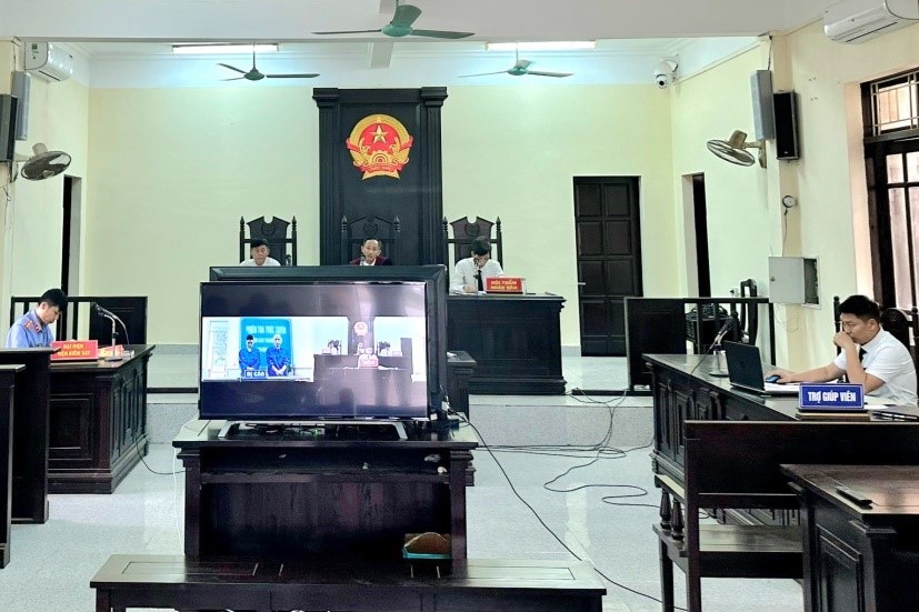 VKSND huyện Tiên Lữ phối hợp xét xử trực tuyến phiên tòa hình sự rút kinh nghiệm