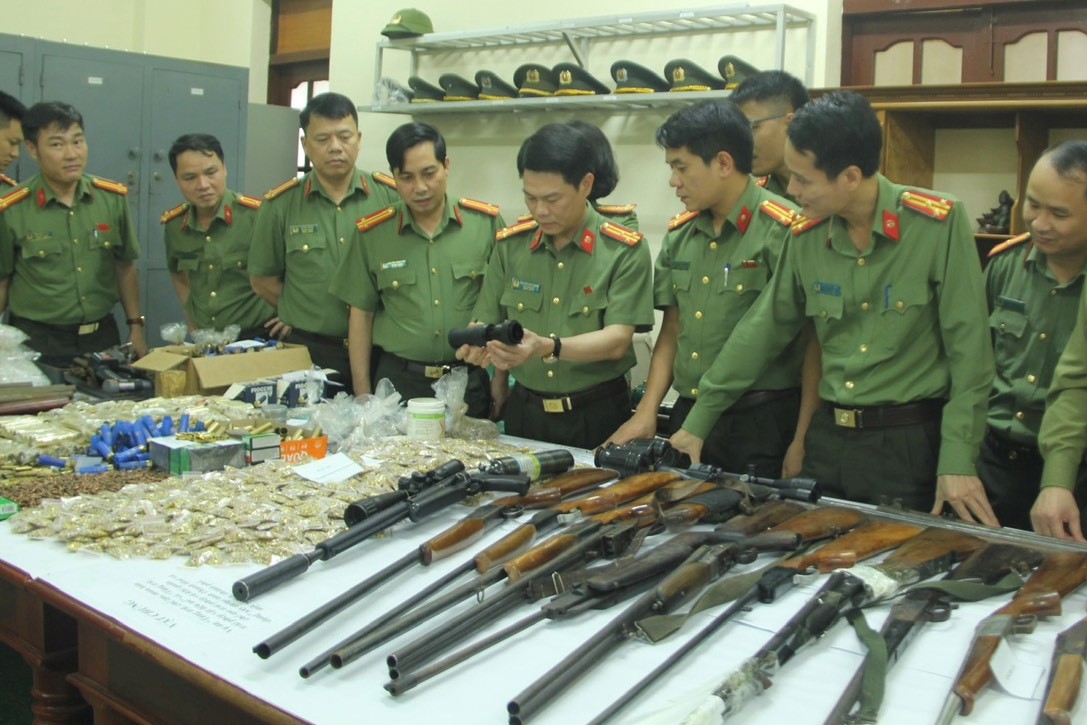 Triệt phá đường dây chế tạo, tàng trữ, mua bán vũ khí, vật liệu nổ quy mô lớn