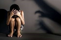 Phê chuẩn khởi tố đối tượng hiếp dâm bé gái say rượu trong quán karaoke