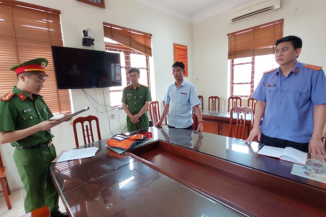 Phê chuẩn khởi tố, bắt tạm giam một giám đốc khai thác đất trái phép