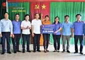 VKSND tỉnh Hà Tĩnh tặng 60 triệu đồng xây dựng nông thôn mới