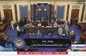 Nước Mỹ thở phào sau khi Thượng viện thông qua dự luật đình chỉ trần nợ gây tranh cãi