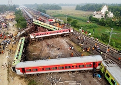 Hé lộ nguyên nhân dẫn đến tai nạn đường sắt thảm khốc tại Ấn Độ