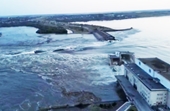 Vỡ đập tỉ khối nước ở Kherson, Ukraine cảnh báo an toàn điện hạt nhân và ngập lụt