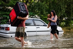 Ngập lụt diện rộng sau vỡ đập ở Ukraine, hàng chục ngàn dân phải sơ tán