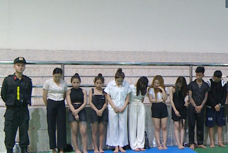 Bắt quả tang 25 đối tượng tổ chức sử dụng trái phép chất ma túy