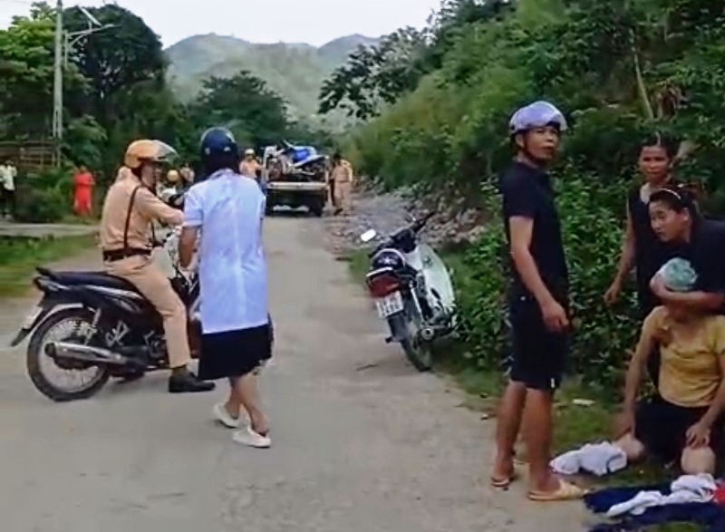 CSGT Sơn La giúp sản phụ sinh con ngay bên đường