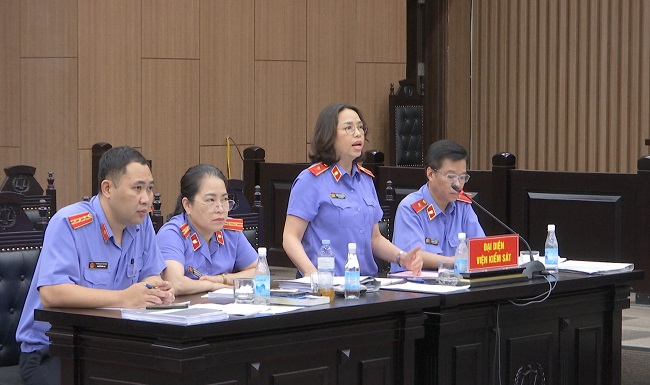 Bản luận tội đanh thép , Kiểm sát viên tranh luận đầy sức thuyết phục