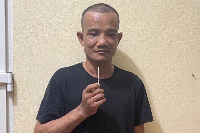 Đối tượng nhiễm HIV tự làm chảy máu tay rồi bôi vào cán bộ Công an đang làm nhiệm vụ