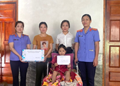 VKSND huyện Bạch Thông giúp đỡ học sinh có hoàn cảnh khó khăn