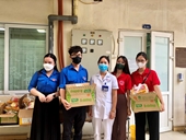 Chi đoàn Trường Đại học Kiểm sát Hà Nội thăm, tặng quà bệnh nhân