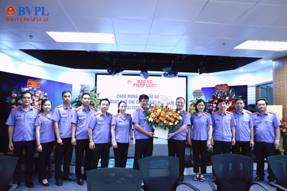 Lãnh đạo Đảng ủy VKSND tối cao chúc mừng Báo Bảo vệ pháp luật nhân ngày Báo chí cách mạng Việt Nam