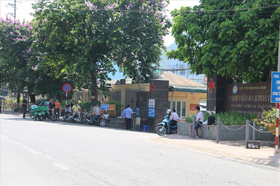 Người phụ nữ nhảy từ tầng 8 bệnh viện xuống đất tử vong