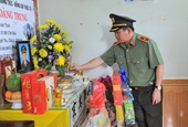 Thiếu tướng Đinh Văn Nơi thăm các gia đình liệt sĩ, cán bộ công an bị thương ở Đắk Lắk
