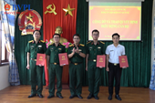 Đảng uỷ VKSQS Quân khu 5 trao quyết định điều động cán bộ