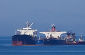 Iran bắt giữ một tàu chở dầu trên Vịnh Ba Tư, truy bắt một tàu khác