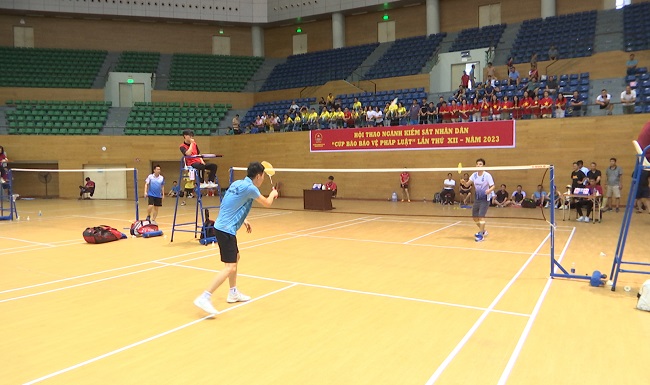 Bám đuổi tỉ số giành vé vào chung kết cầu lông