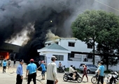 Lửa bùng cháy dữ dội tại công ty may ở KCN Mỹ Phước 3