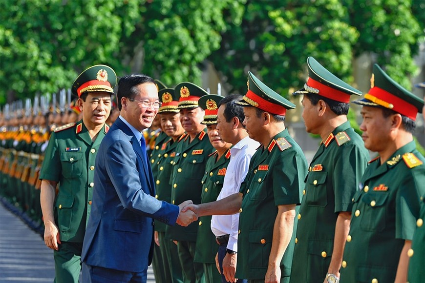 Chủ tịch nước kiểm tra công tác sẵn sàng chiến đấu tại Quân khu 2