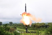 Triều Tiên phóng 2 tên lửa đạn đạo sau khi tàu ngầm hạt nhân Mỹ đến Hàn Quốc