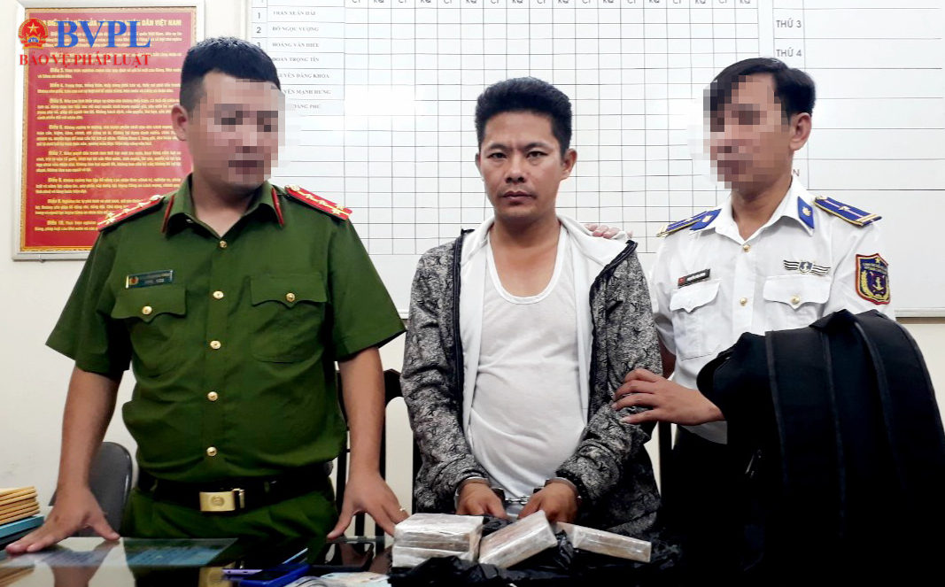 Vừa thụ án 16 năm tù về phạm tội ma túy lại mua bán trái phép 4 bánh heroin