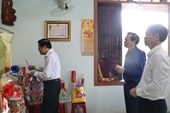 Trưởng ban Nội chính Trung ương thăm hỏi gia đình các liệt sĩ tại Đắk Lắk