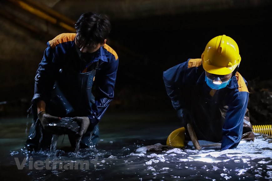 Cận cảnh một góc hệ thống cống ngầm Hà Nội mùa mưa bão