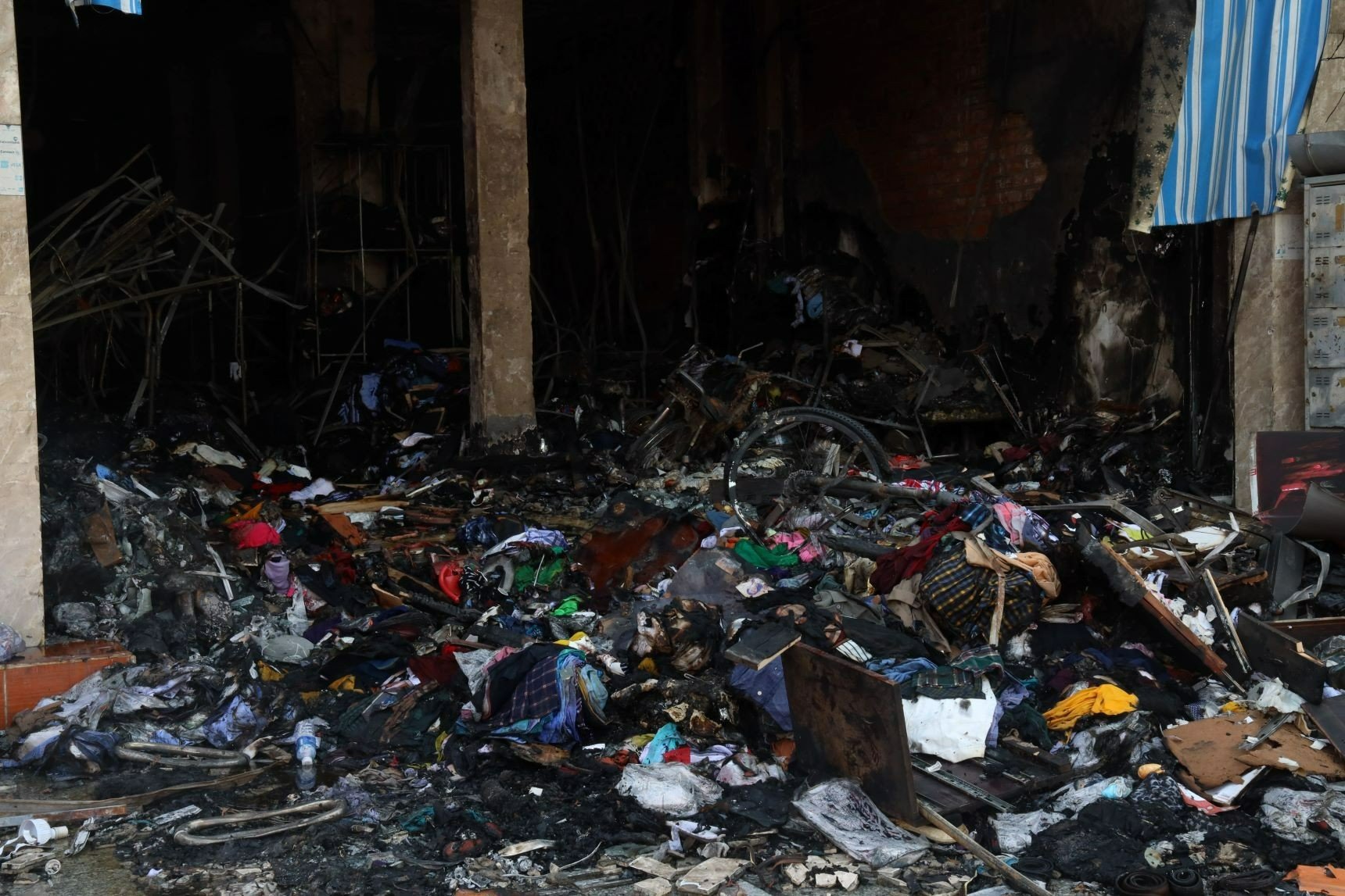 3 người cùng gia đình thương vong vụ cháy cửa hàng quần áo