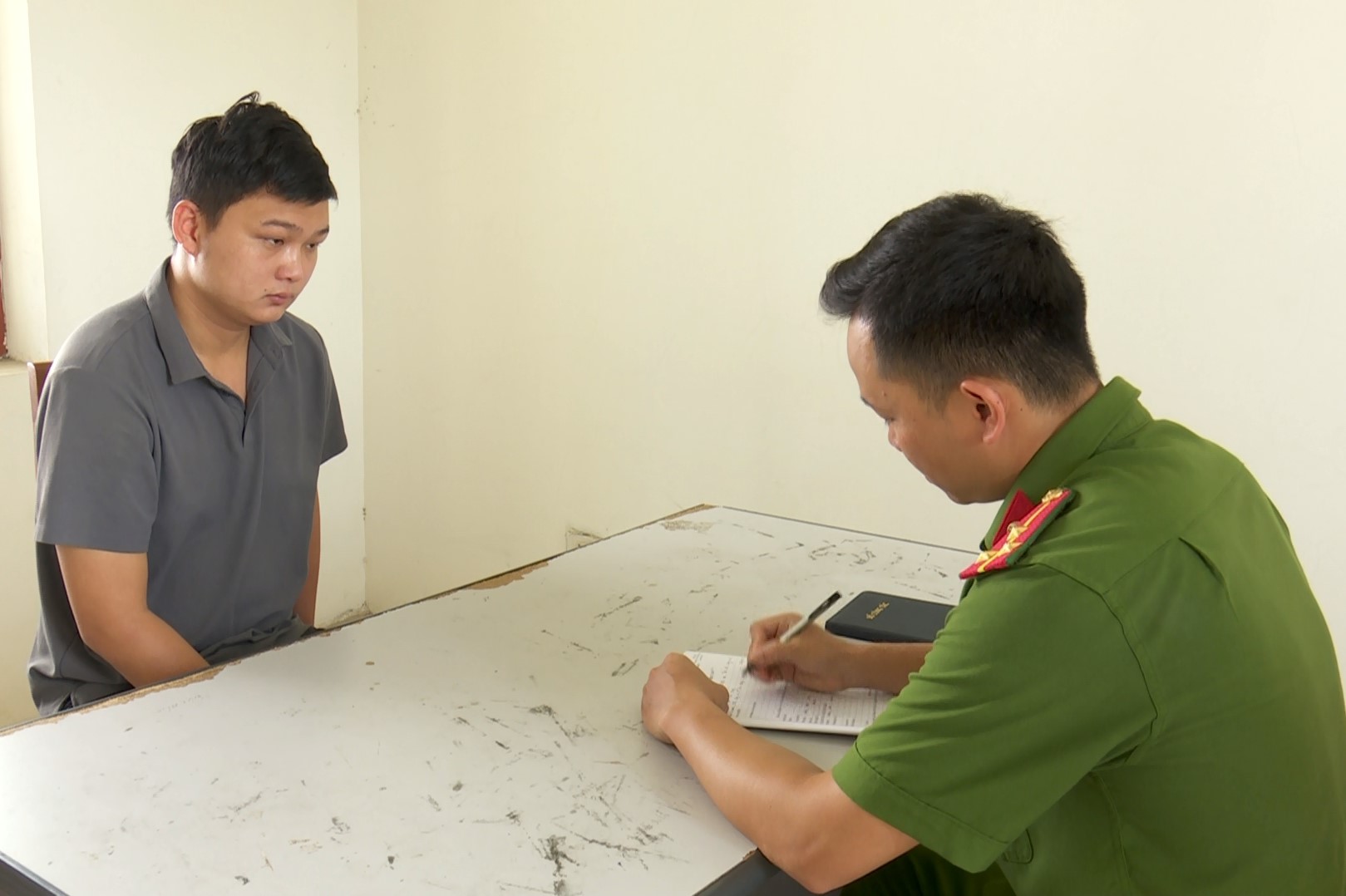 Chủ gara chiếm đoạt 9 xe ô tô của khách đi bán lấy tiền trả nợ