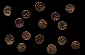 Các nhà khảo cổ mừng đến suýt ngất xỉu vì tìm được 15 đồng tiền vàng, bạc 2 000 năm tuổi
