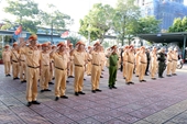 Bình Thuận ra quân tổng kiểm soát xe ôtô vận tải hành khách và xe container