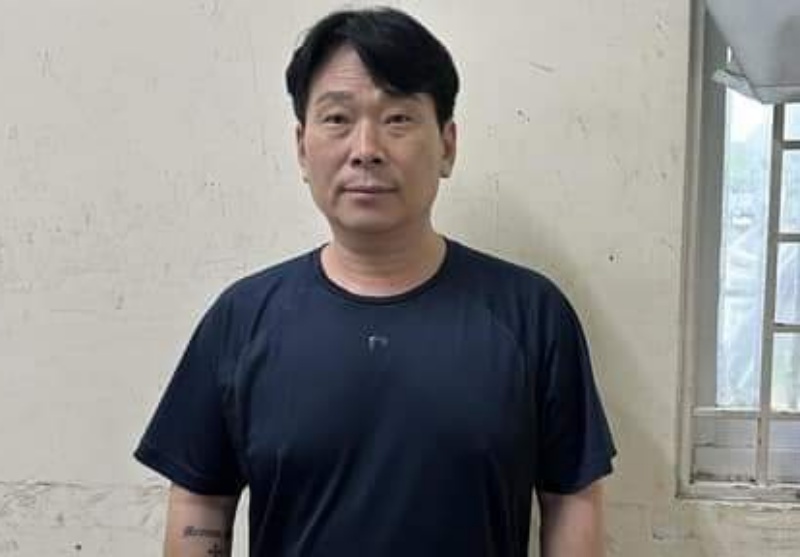 Bắt người đàn ông Hàn Quốc bị truy nã ẩn náu trong chung cư Era Town