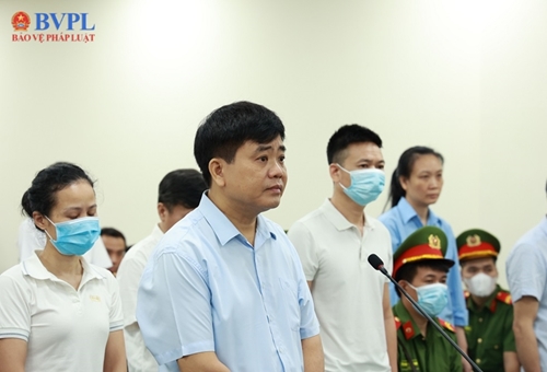 Cựu Chủ tịch UBND thành phố Hà Nội Nguyễn Đức Chung và 14 bị cáo hầu tòa