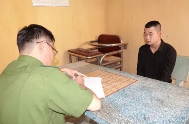 Công an tạm giữ hình sự đối tượng cho vay nặng lãi 684 năm