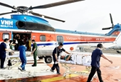 Điều trực thăng chở 3 bệnh nhân từ Trường Sa về đất liền cấp cứu