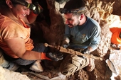 Bí mật đằng sau 4 thanh kiếm La Mã 1 900 năm tuổi tìm thấy trong hang động ở Israel