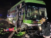 Xe khách chở 26 người gặp nạn trên đường cao tốc Phan Thiết - Dầu Giây