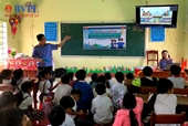 Chi đoàn VKSND tỉnh Bình Định tuyên truyền pháp luật, tặng quà các em học sinh
