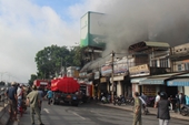 Cháy hai tiệm bán phụ tùng ô tô tại Đồng Nai