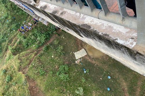 Phát hiện 1 nam sinh tử vong dưới chân cầu Kim Tân