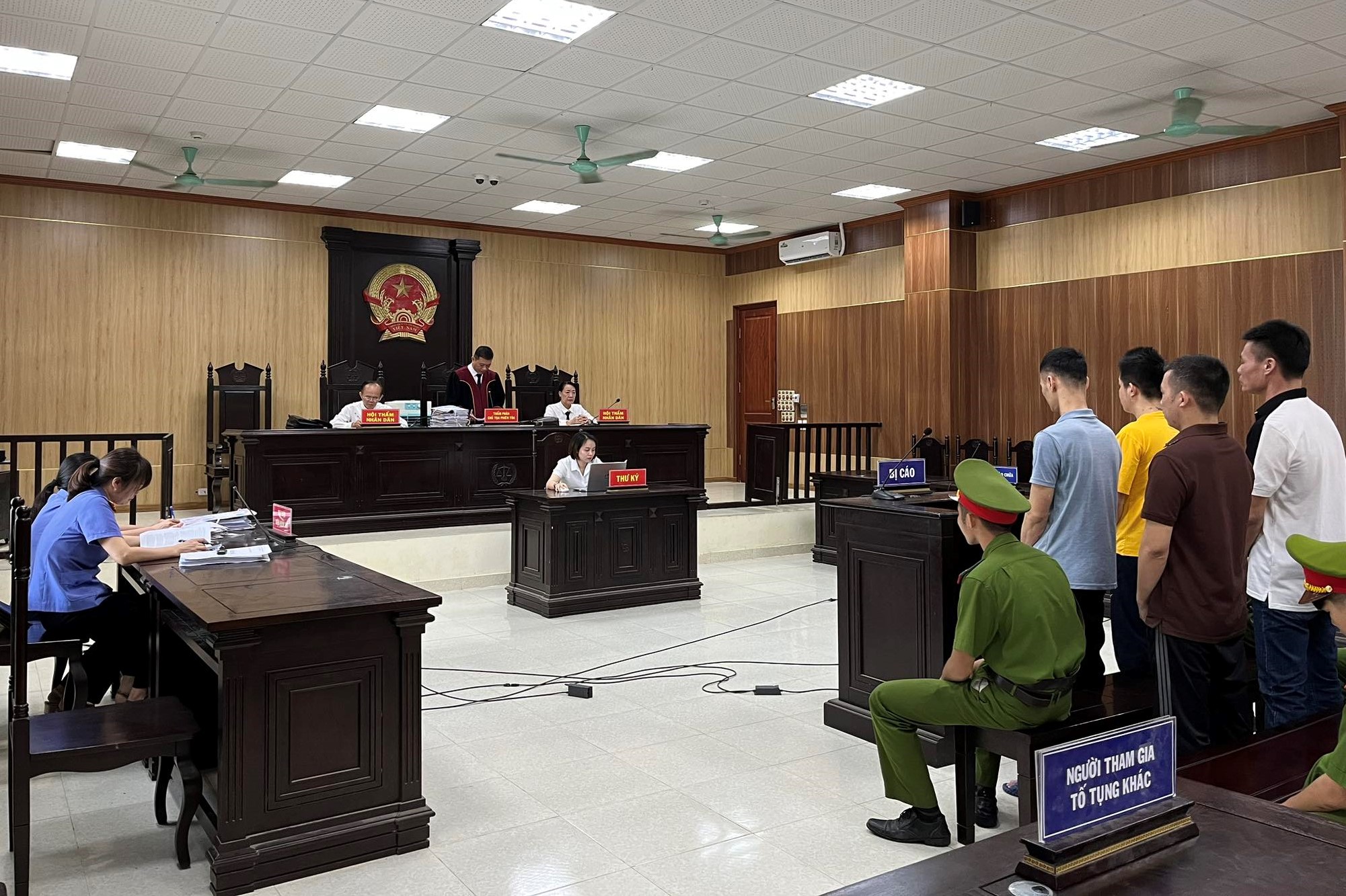 Tuyên án các bị cáo trong đường dây buôn bán, tàng trữ gần 1,5 tấn pháo nổ