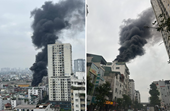 Cháy nhà cao tầng trên phố Vũ Trọng Phụng, cột khói bốc cao hàng chục mét