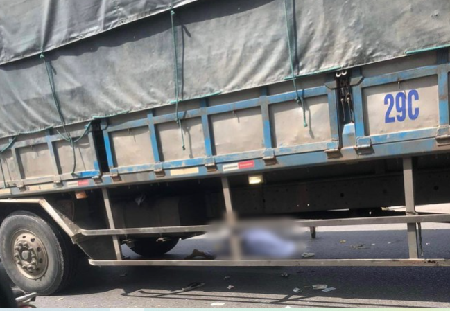 Va chạm với ô tô tải, người đàn ông đi xe máy tử vong