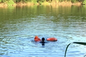 Xót xa 2 nữ sinh tử vong trong hồ nước sâu